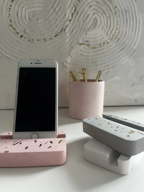 Stojánek na telefon Gold