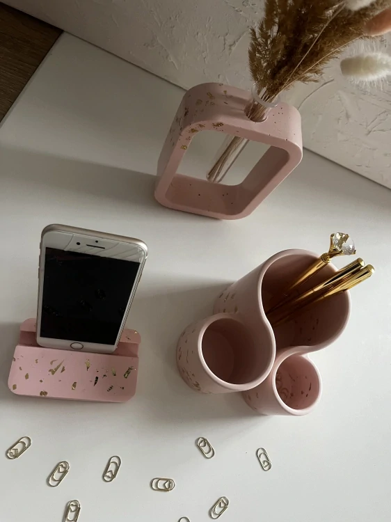 Designový stojánek na psací potřeby Gold