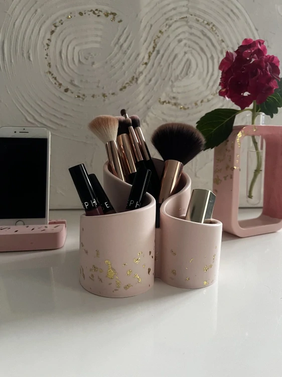 Designový stojánek na kosmetické štětce Gold - různé barvy