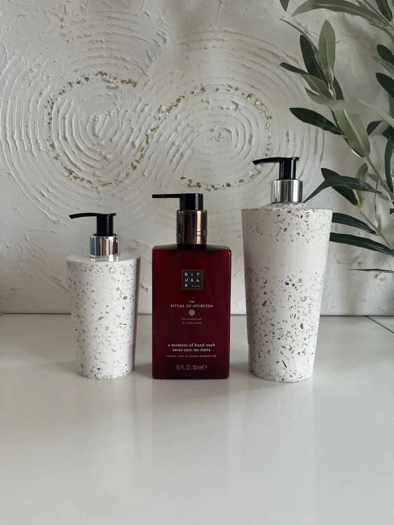 Designový dávkovač na mýdlo Terrazzo