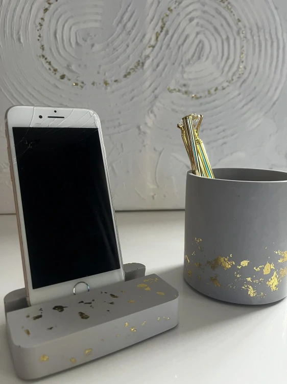 Stojánek na telefon Gold