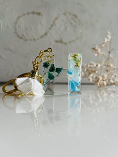 Přívěsek s květinou H