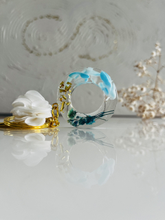 Přívěsek s květinou O