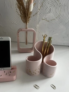 Designový stojánek na psací potřeby Gold